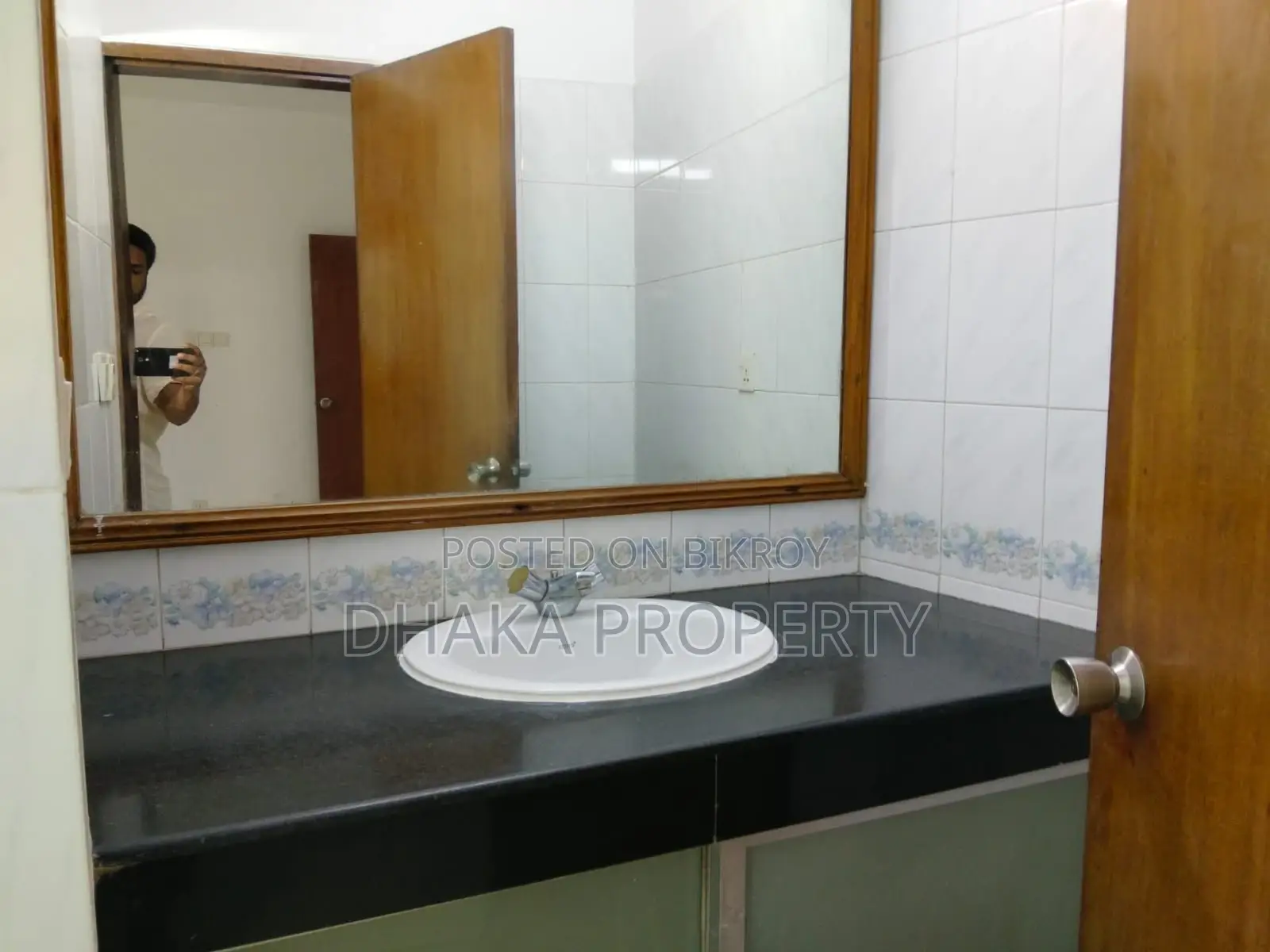3Bed Wonderful Corner Plot Flat Rent at Baridhara Diplomatic Zone