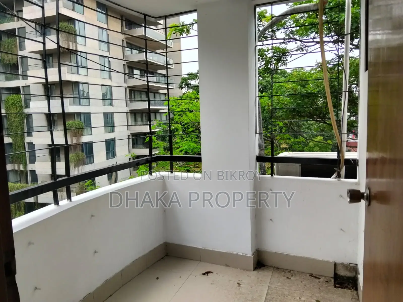 3Bed Wonderful Corner Plot Flat Rent at Baridhara Diplomatic Zone