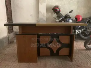 অফিস চেয়ার এবং টেবিল