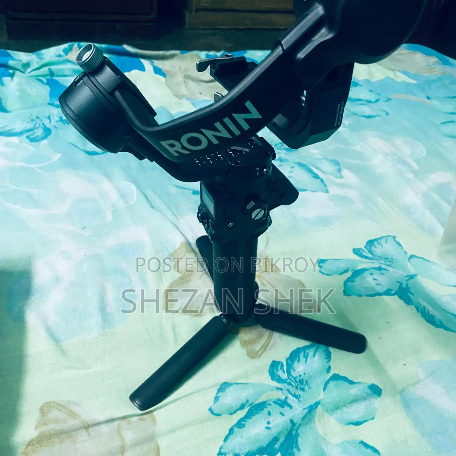 DSLR CAMERA