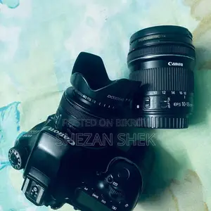 DSLR CAMERA