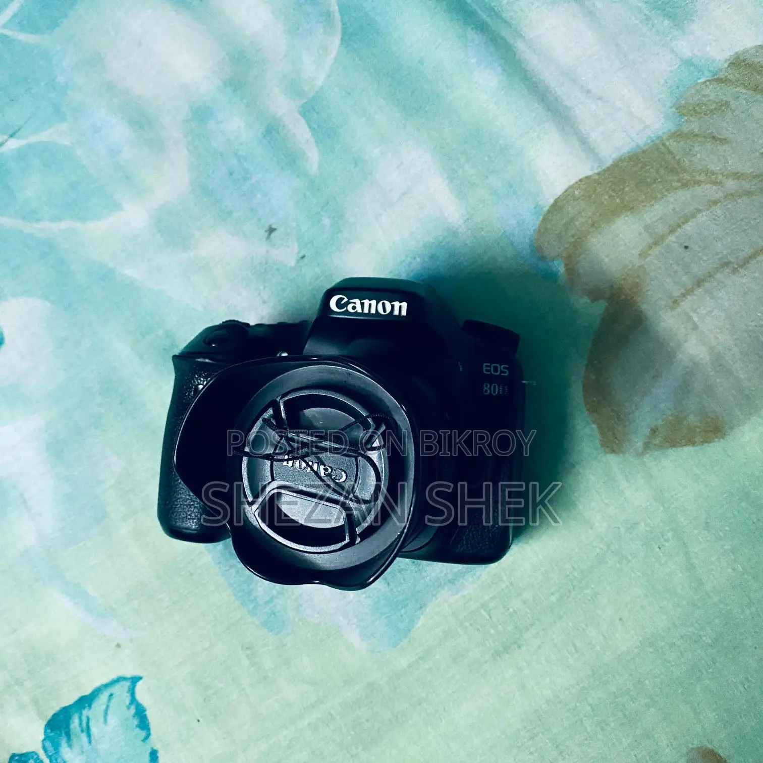 DSLR CAMERA