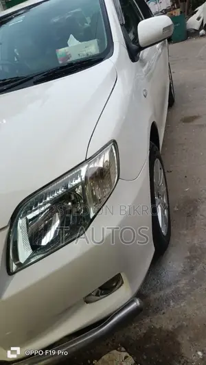 Toyota Axio 2012