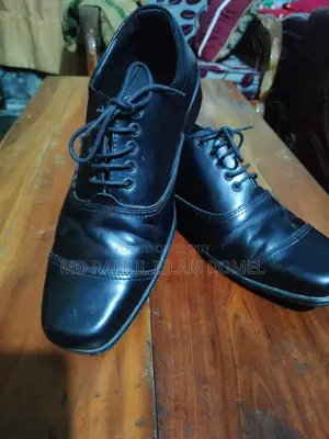 Selling Bay size 9 shoes