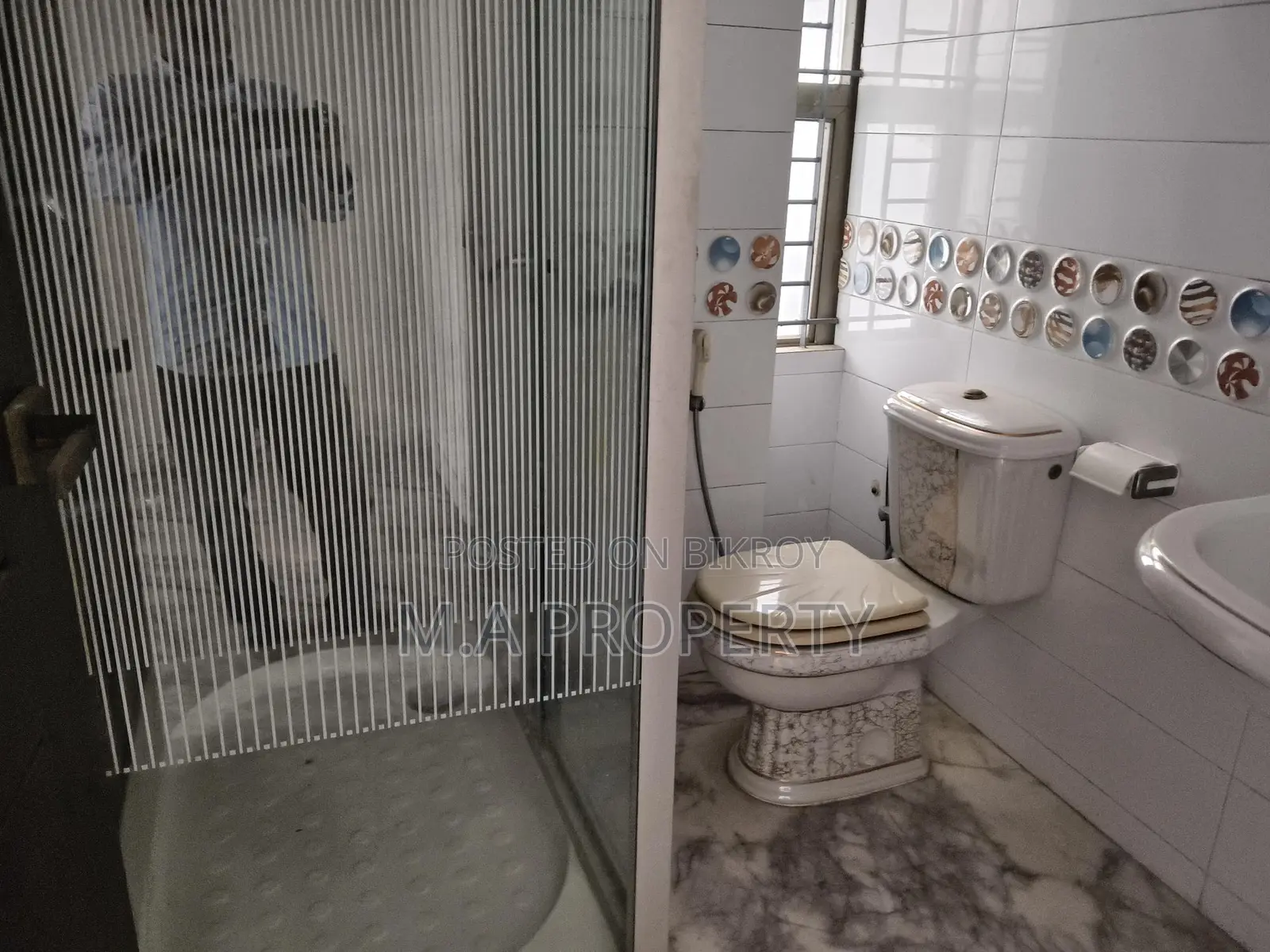 Rent Apartment 4-Bed 2-Carpark Gulshan North
