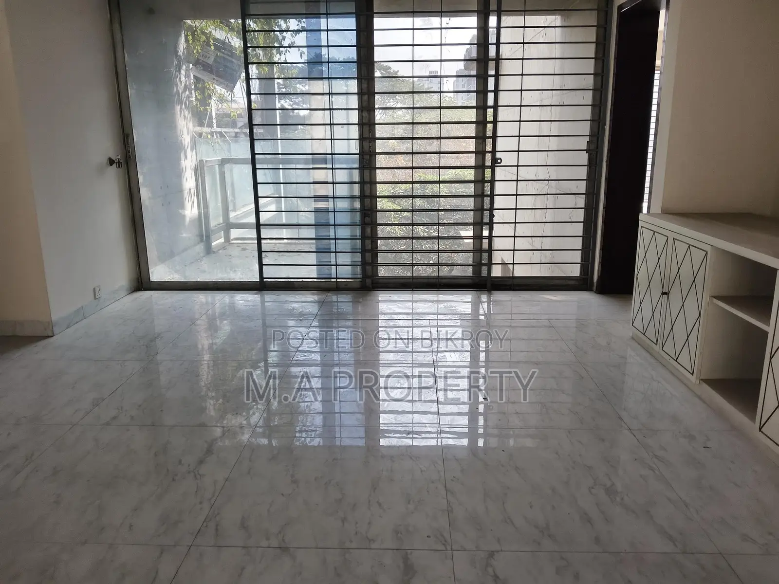 Rent Apartment 4-Bed 2-Carpark Gulshan North