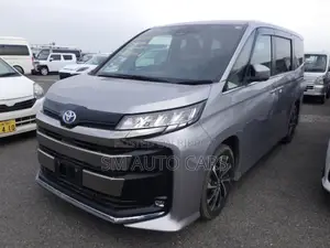 Toyota Noah SZ Silver 4 Point 2022