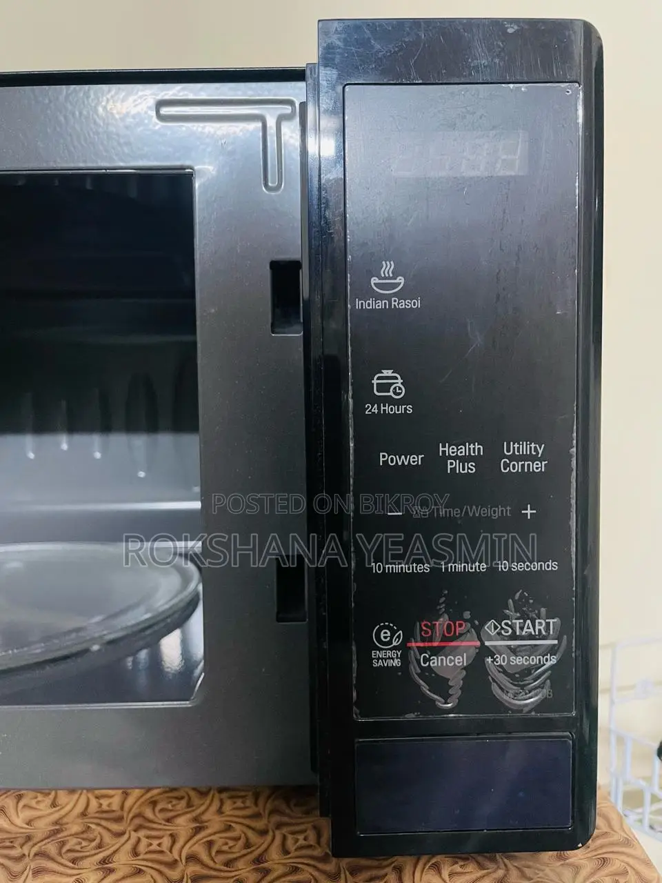 LG iWave Microwave Oven - Good Condition (Used for 3 years)