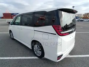 Toyota Noah Hybrid S-G Pearl 2022