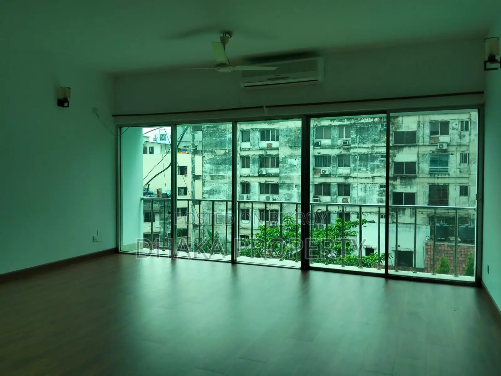 Duplex 4200 SqFt 4 Bedroom 2 Parking Apartment Rent at Baridhara Diplomatic Area
