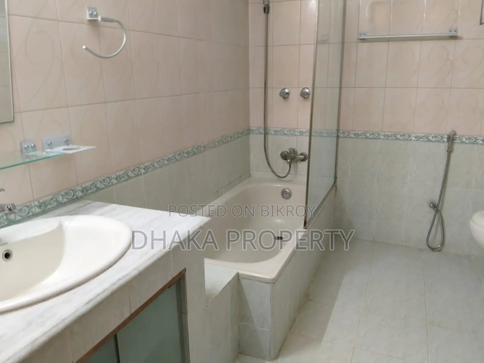 Duplex 4200 SqFt 4 Bedroom 2 Parking Apartment Rent at Baridhara Diplomatic Area