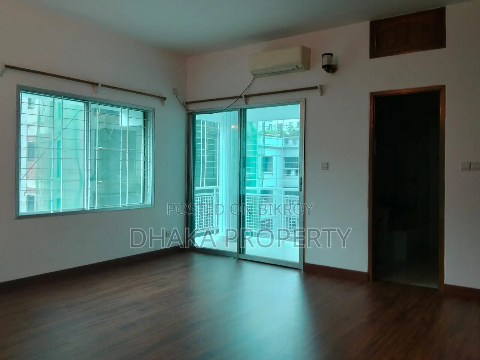 Duplex 4200 SqFt 4 Bedroom 2 Parking Apartment Rent at Baridhara Diplomatic Area