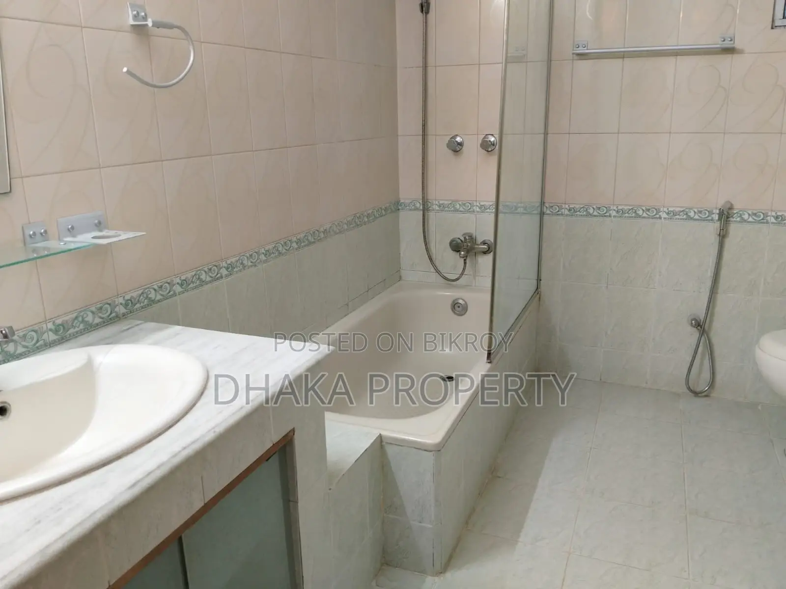 Duplex 4200 SqFt 4 Bedroom 2 Parking Apartment Rent at Baridhara Diplomatic Area
