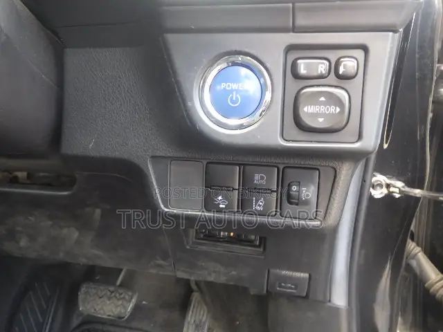 Toyota Corolla Fielder 1.5 Hybrid FWD 2020 Black