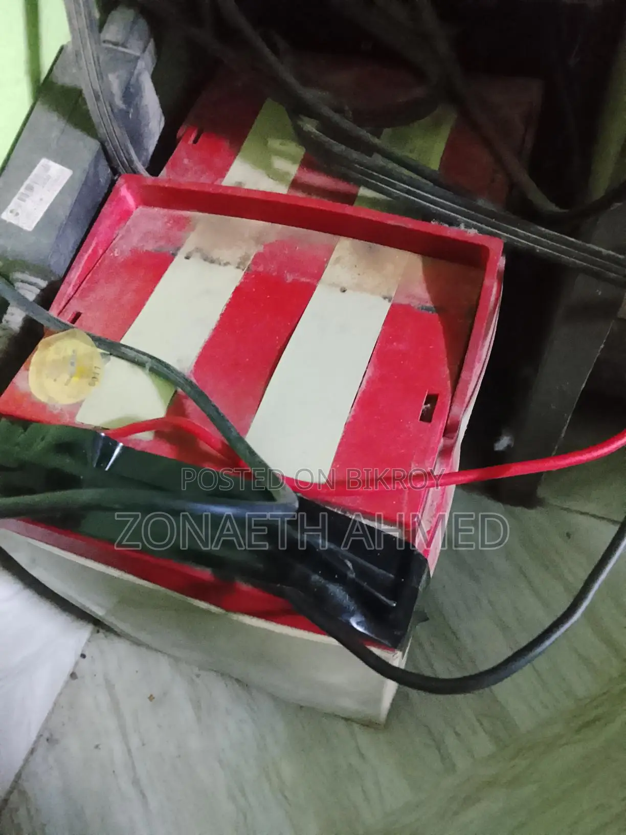 ১২০ অ্যাম্পিয়ার ব্যাটারী