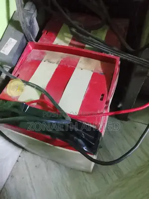 ১২০ অ্যাম্পিয়ার ব্যাটারী