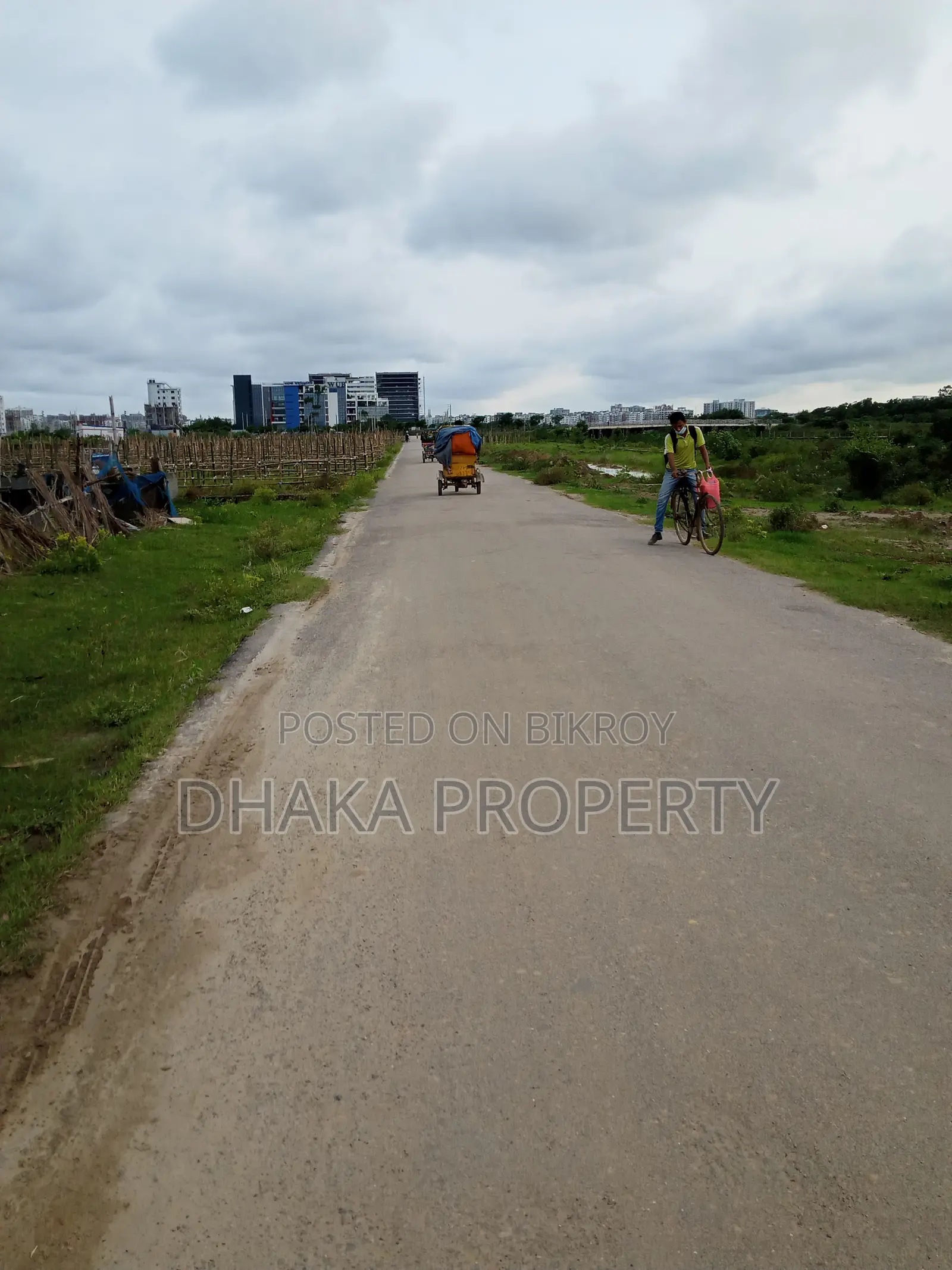 60ft Rd 3 Katha Park East at Sector-17/D