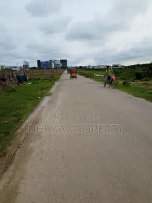 60ft Rd 3 Katha Park East at Sector-17/D
