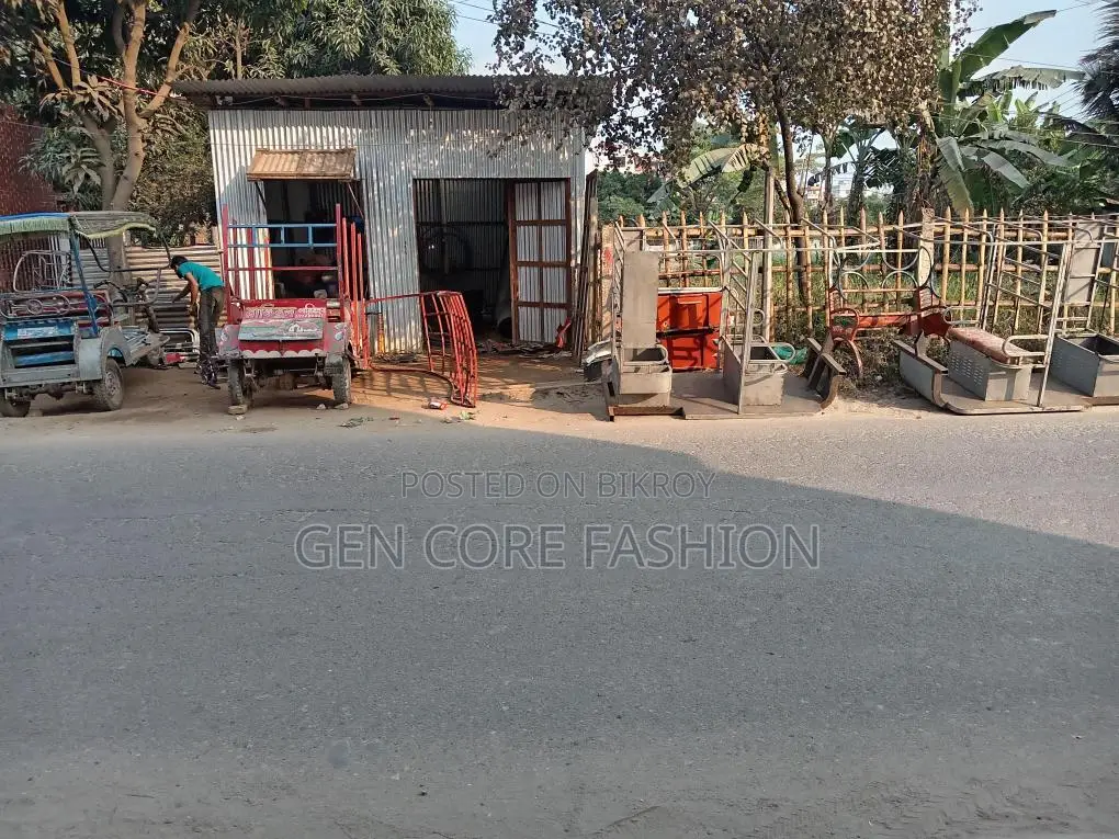 House for sale with clear title land