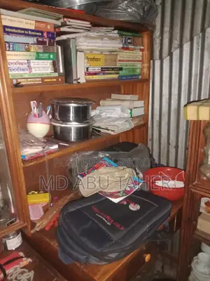 টেবিলটি অরিজিনাল কাঁঠাল কাঠের তৈরি।