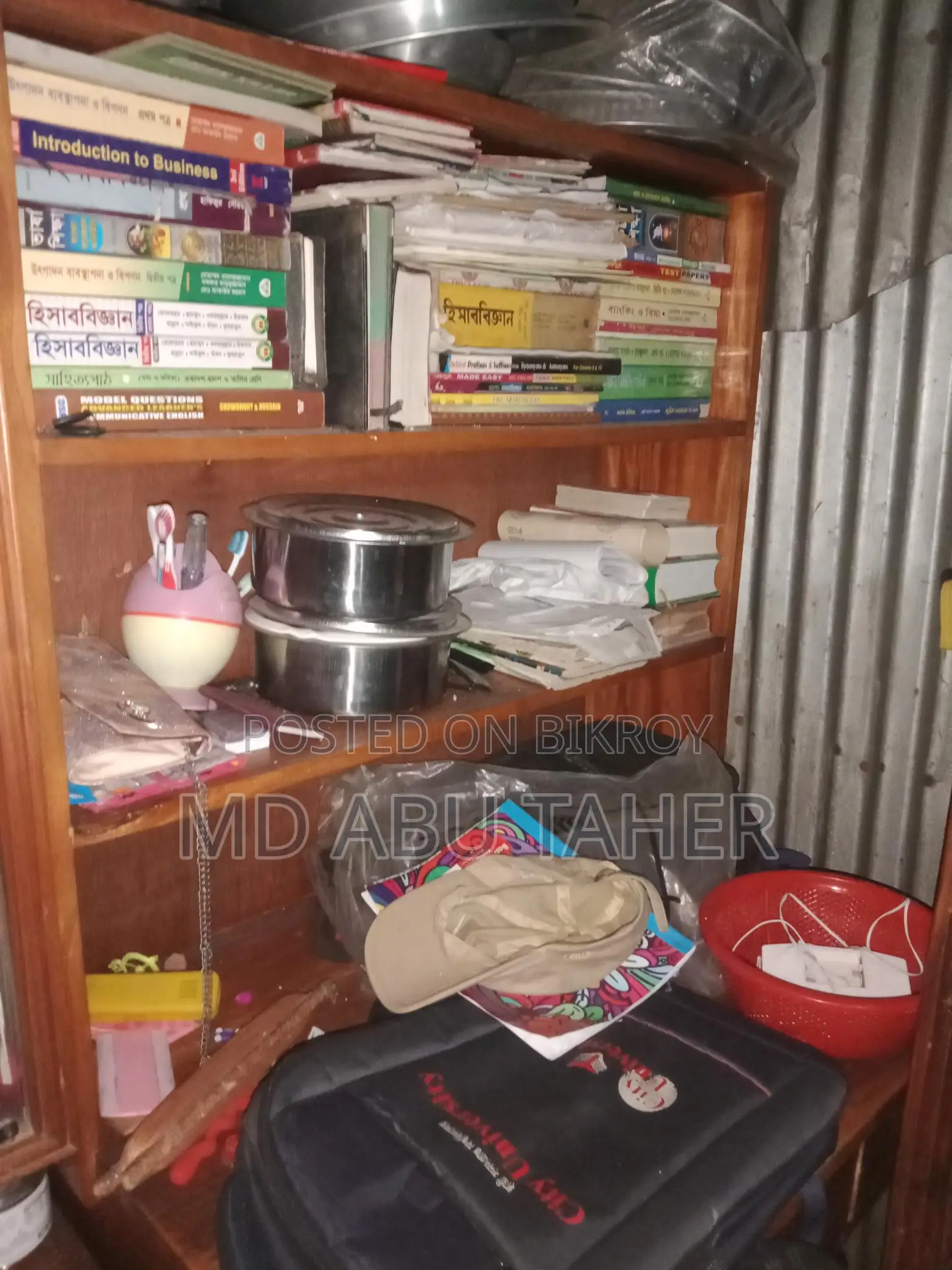 টেবিলটি অরিজিনাল কাঁঠাল কাঠের তৈরি।