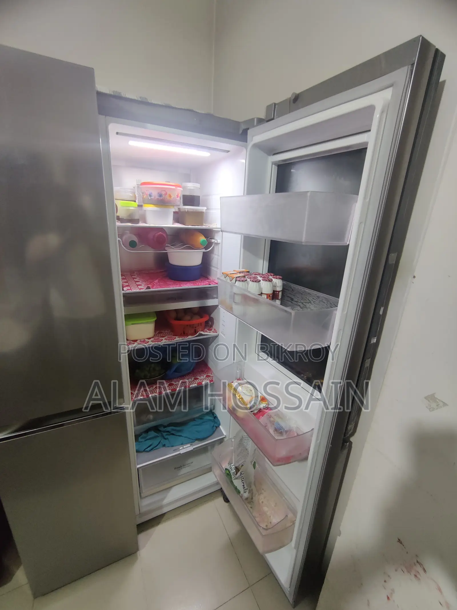 Lg Refrigerator, Almost Look Like New