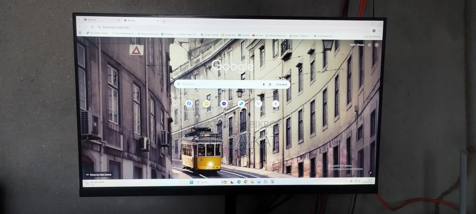 Core i3, 16GB RAM, 256GB SSD, 24-inch Monitor