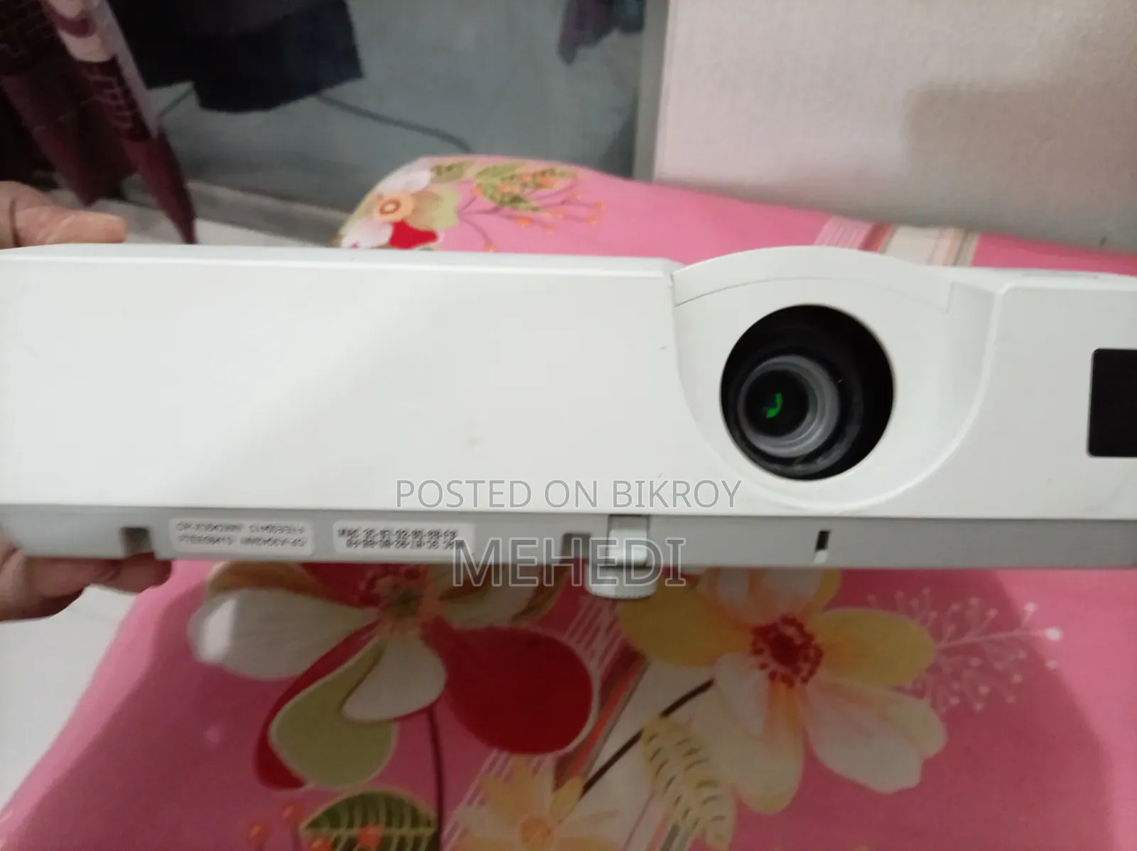 Hitachi CP-X3042