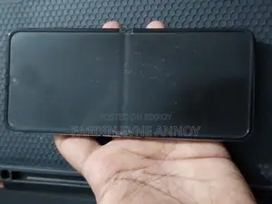 New Samsung Galaxy Z Flip4 256 GB Black