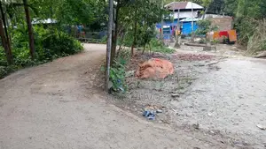 জমির পরিমাণ ৪ শতাংশ জমি একেবারে রাস্তার সাথে রাস্তা নিয়ে কোন ঝামেলা নেই