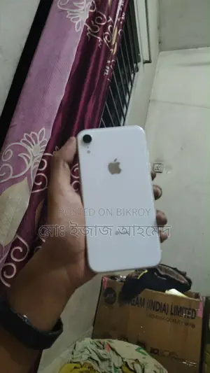 Apple iPhone XR 64 GB White