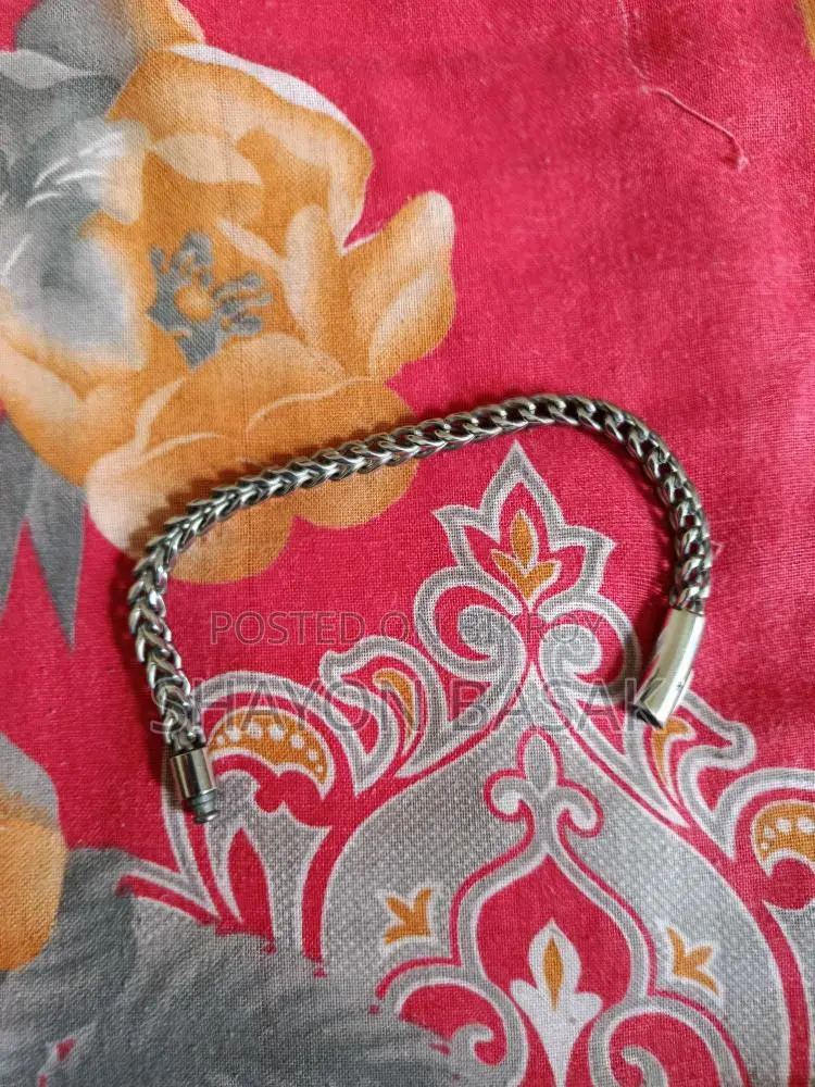 ছেলেদের ব্রেসলেট