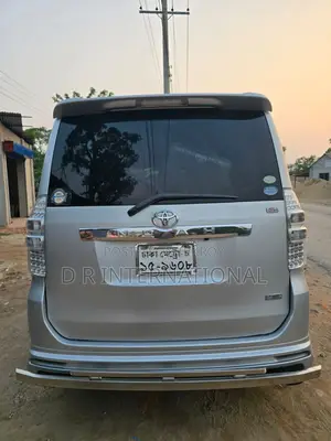 টয়োটা নোয়াহ ২০১১