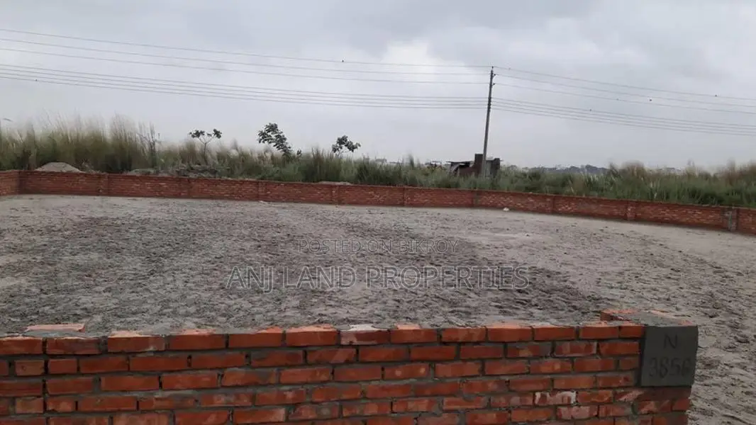 10-Katha South-facing plot for urgent sale in P-Block