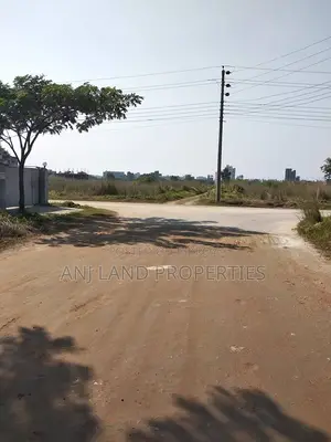 10-Katha South-facing plot for urgent sale in P-Block