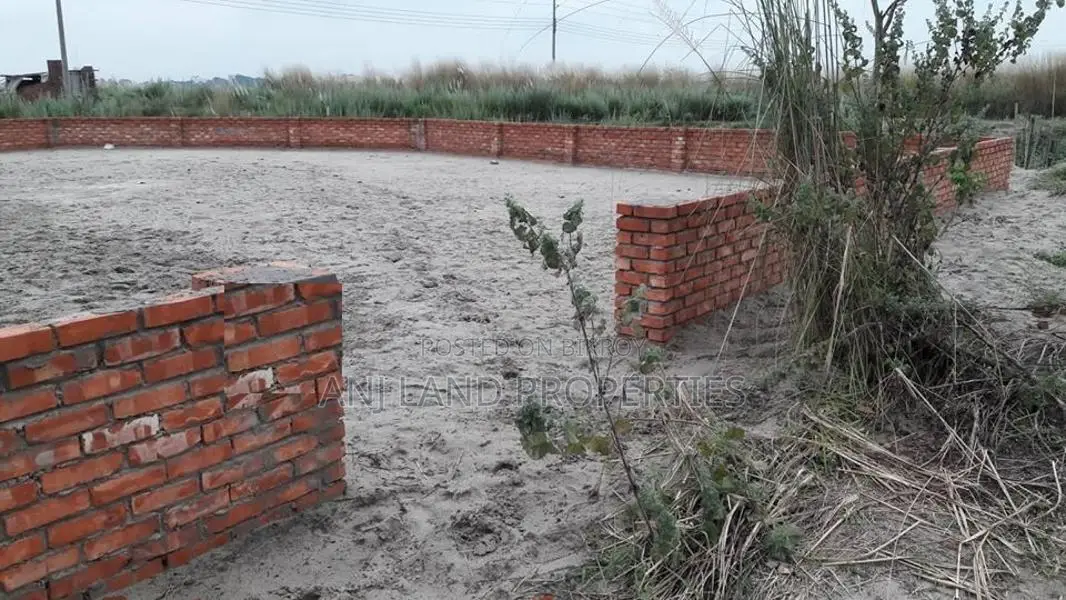 10-Katha South-facing plot for urgent sale in P-Block