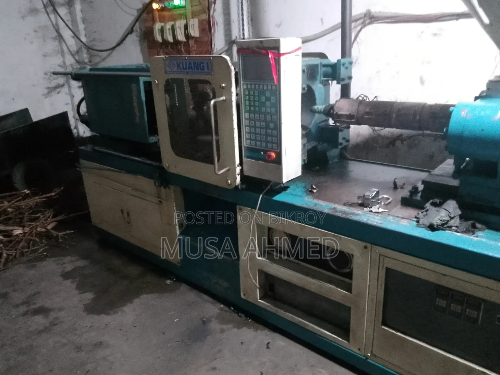 Plastic Moldings Mesin পুরো কারখানা বিক্রয় হবে, ২টা ১০০টন মেসিন সহ