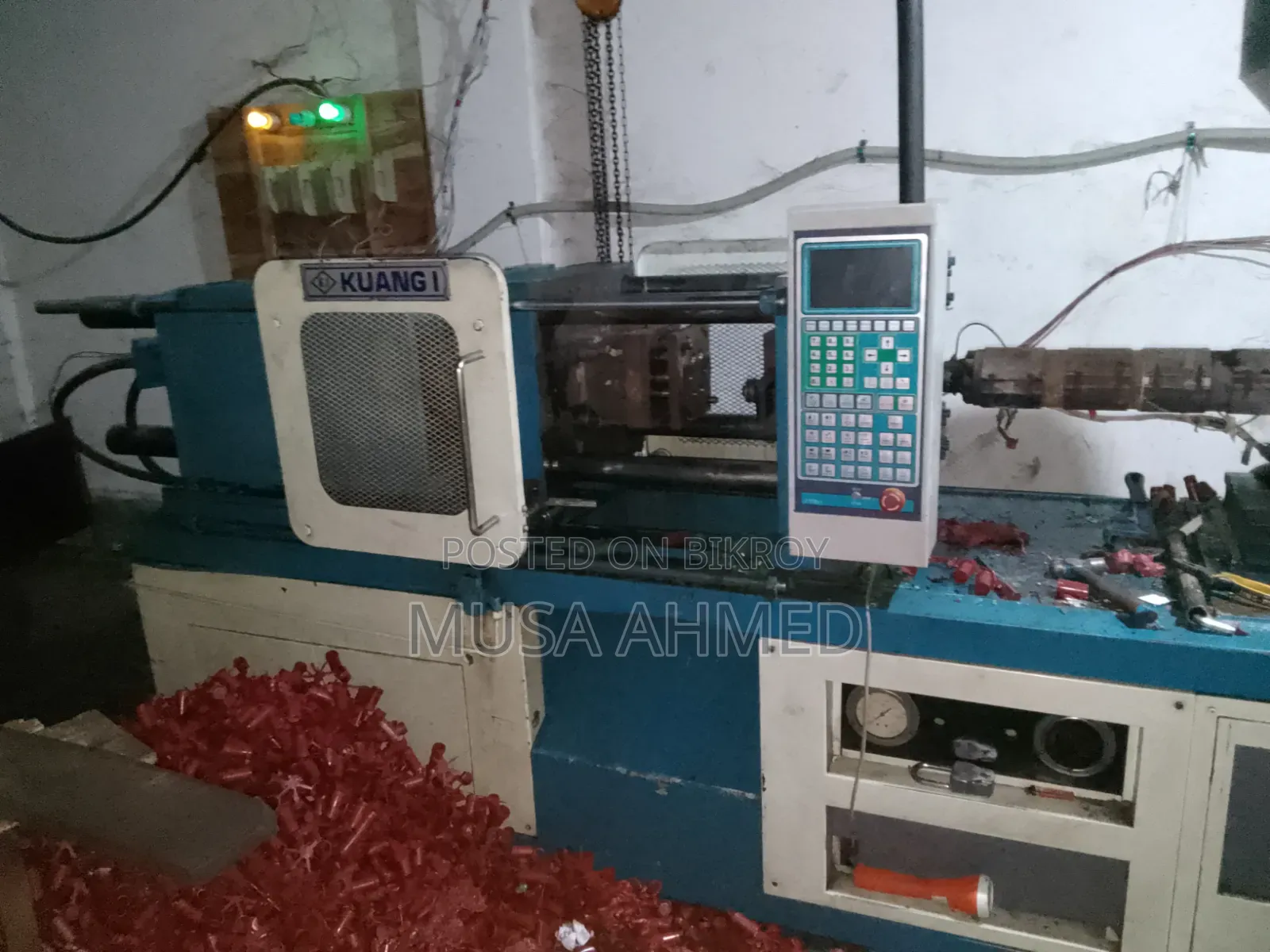 Plastic Moldings Mesin পুরো কারখানা বিক্রয় হবে, ২টা ১০০টন মেসিন সহ
