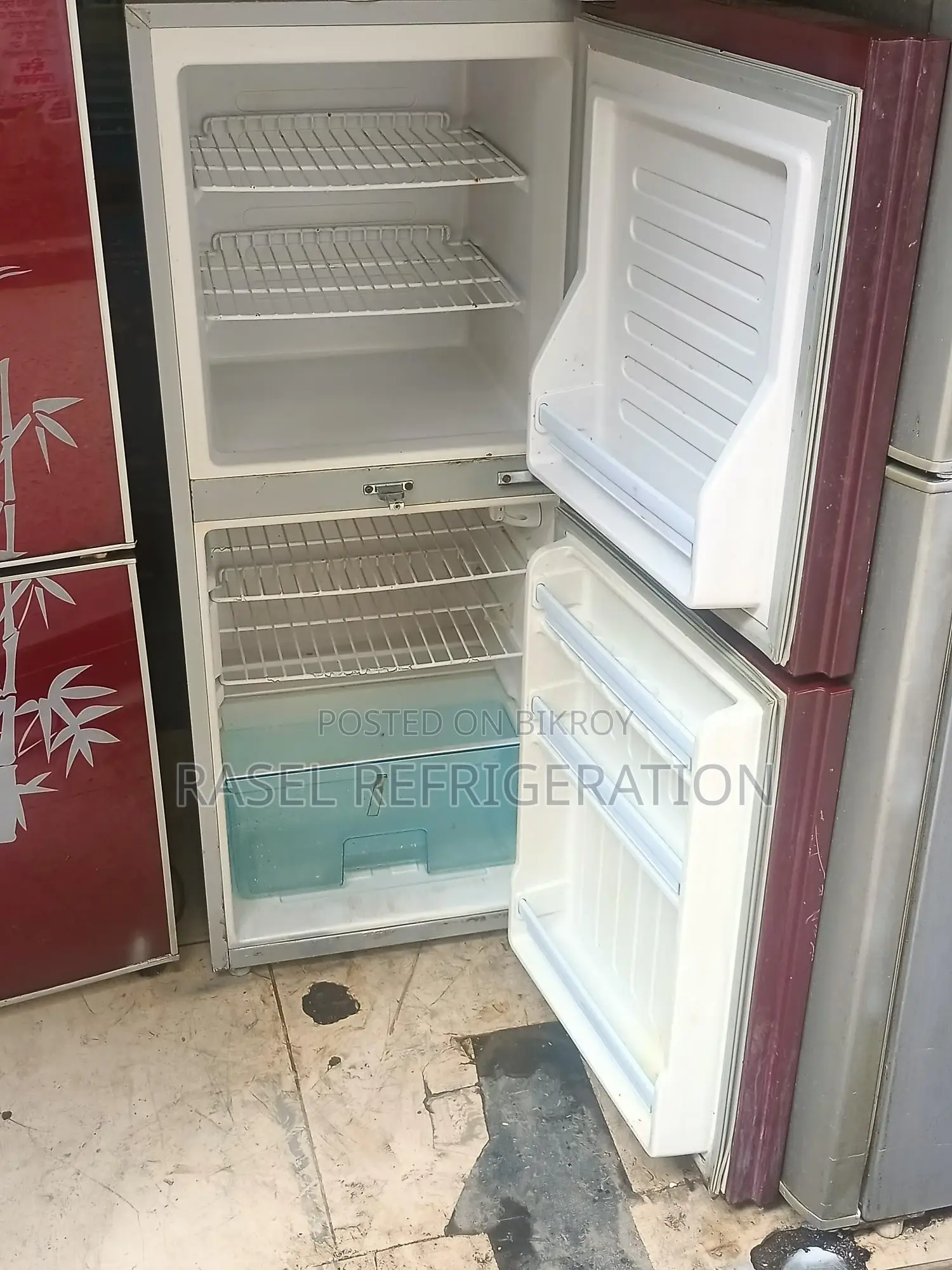 10 cubic feet LG refrigerator for sale, running condition. 15-day replacement warranty.