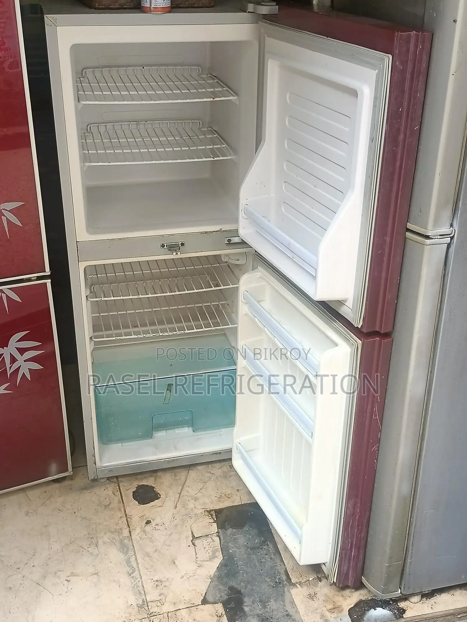 10 cubic feet LG refrigerator for sale, running condition. 15-day replacement warranty.