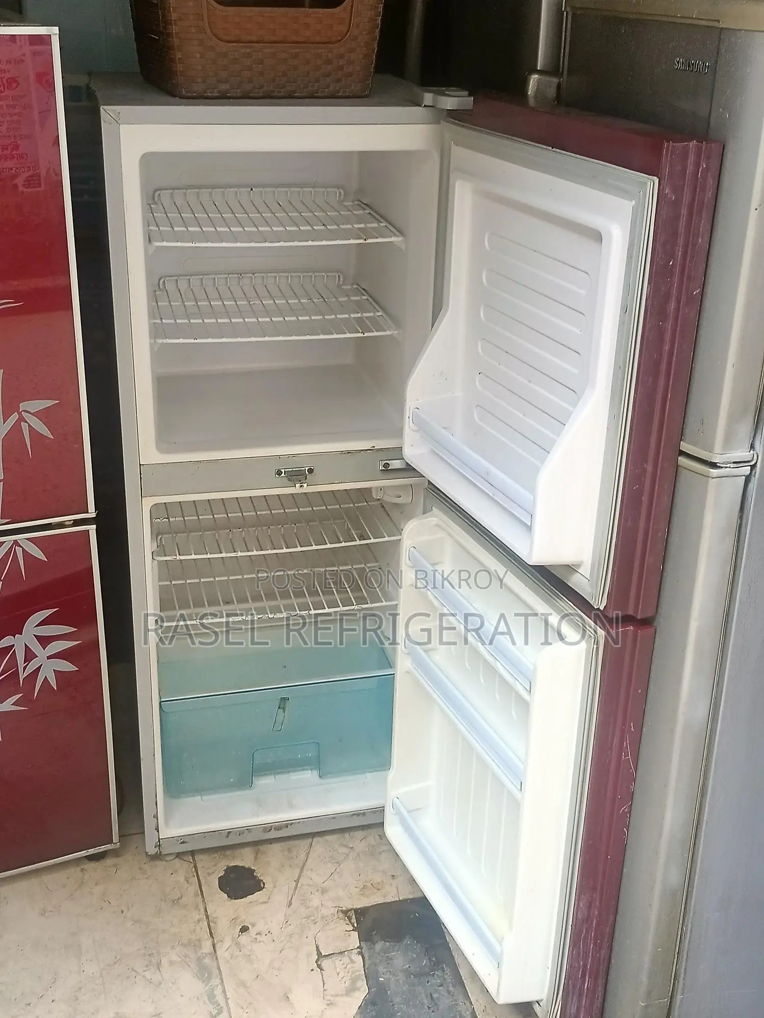 10 cubic feet LG refrigerator for sale, running condition. 15-day replacement warranty.