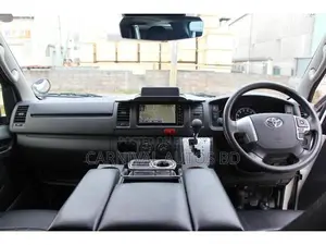 Toyota HiAce 2021 White