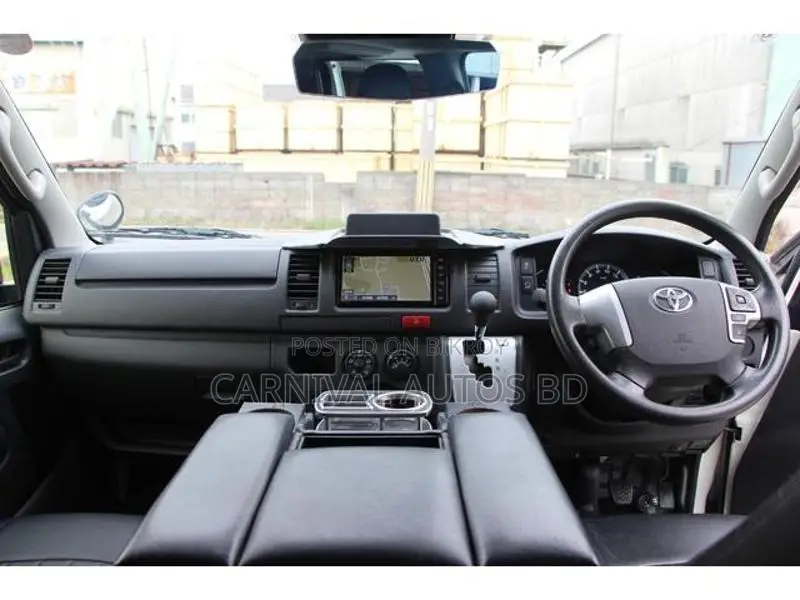 Toyota HiAce 2021 White