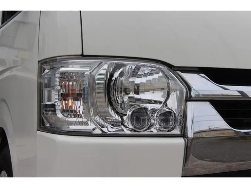 Toyota HiAce 2021 White