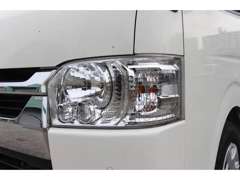 Toyota HiAce 2021 White