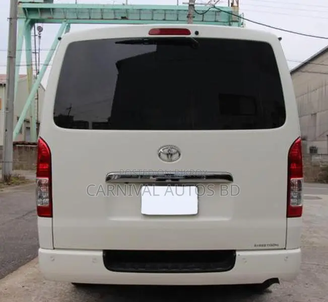Toyota HiAce 2021 White