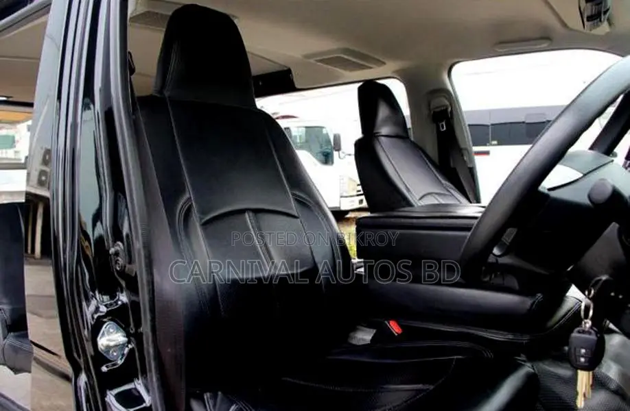 Toyota HiAce 2021 Black