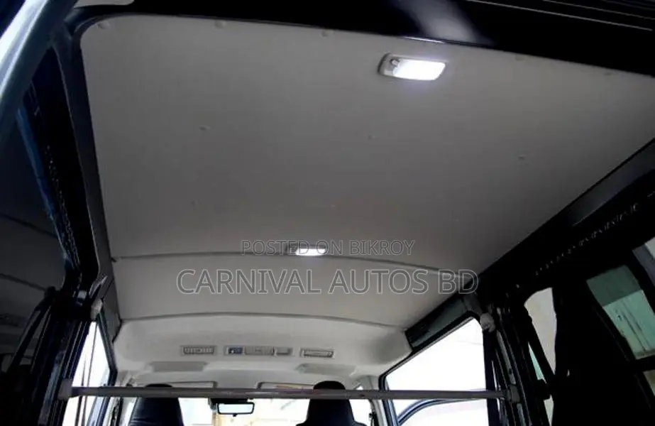 Toyota HiAce 2021 Black