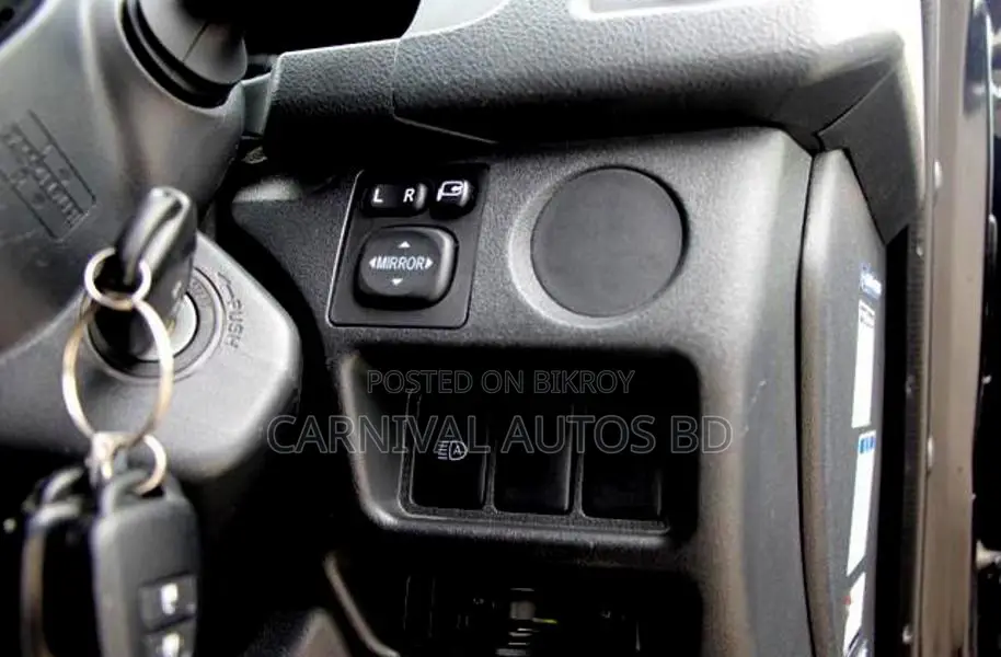 Toyota HiAce 2021 Black