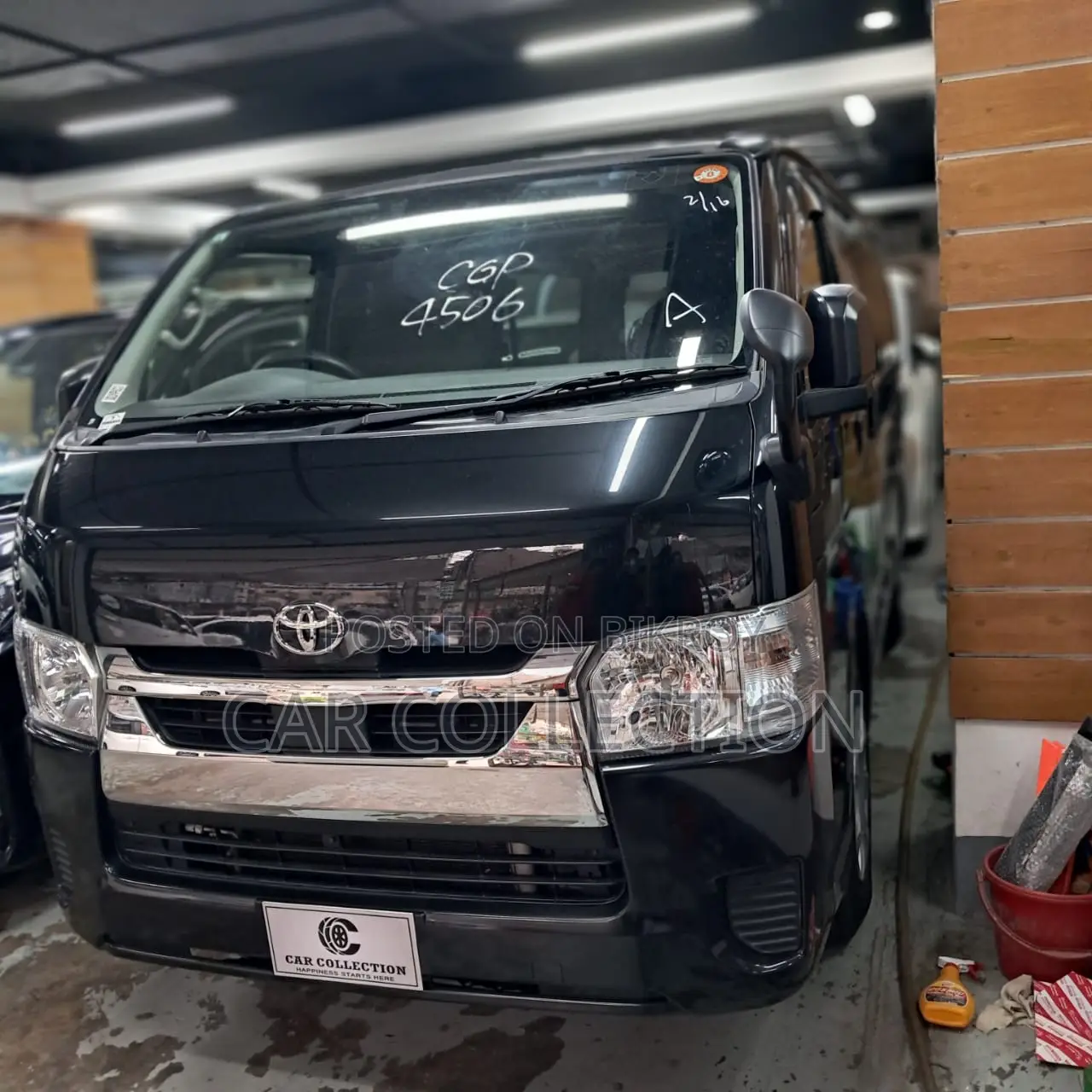 Toyota HiAce 2021 Off White